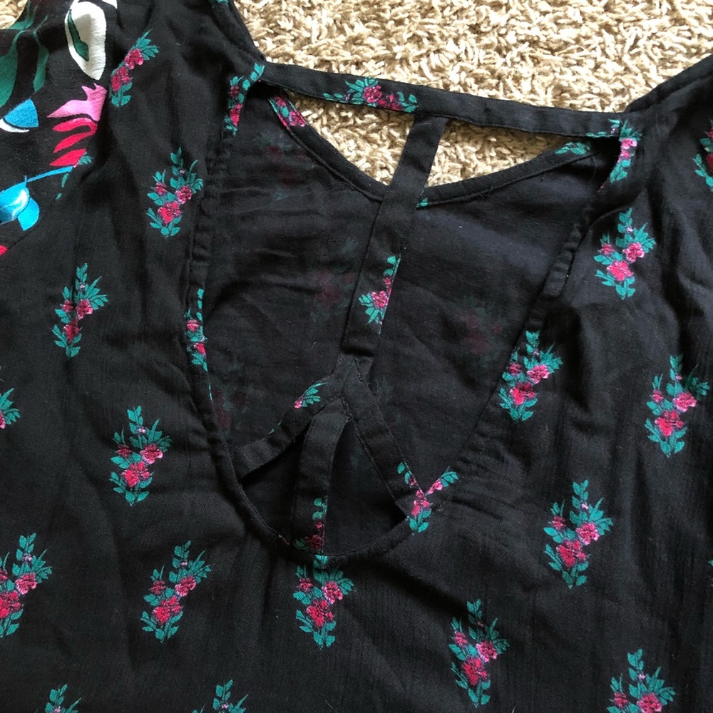 Floral design summer dress! Black and backless! - Picture 3 of 3